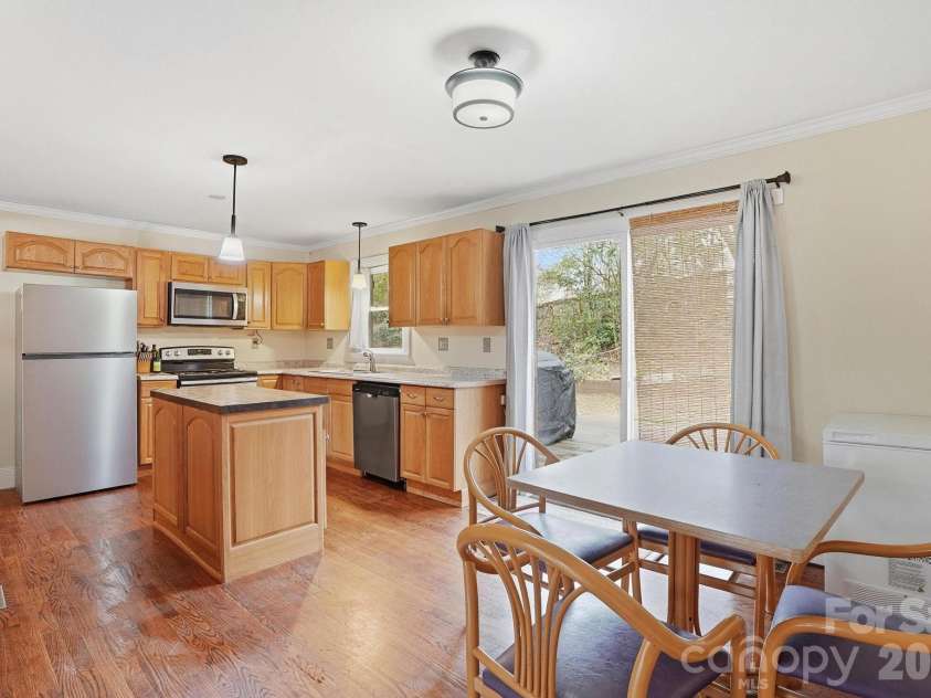 105 College Heights Boulevard, Clemson, SC 29631.  MLS# CAR4381552, YatesRealty ID 22031. 