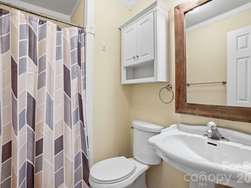 105 College Heights Boulevard, Clemson, SC 29631.  MLS# CAR4381552, YatesRealty ID 22031. 