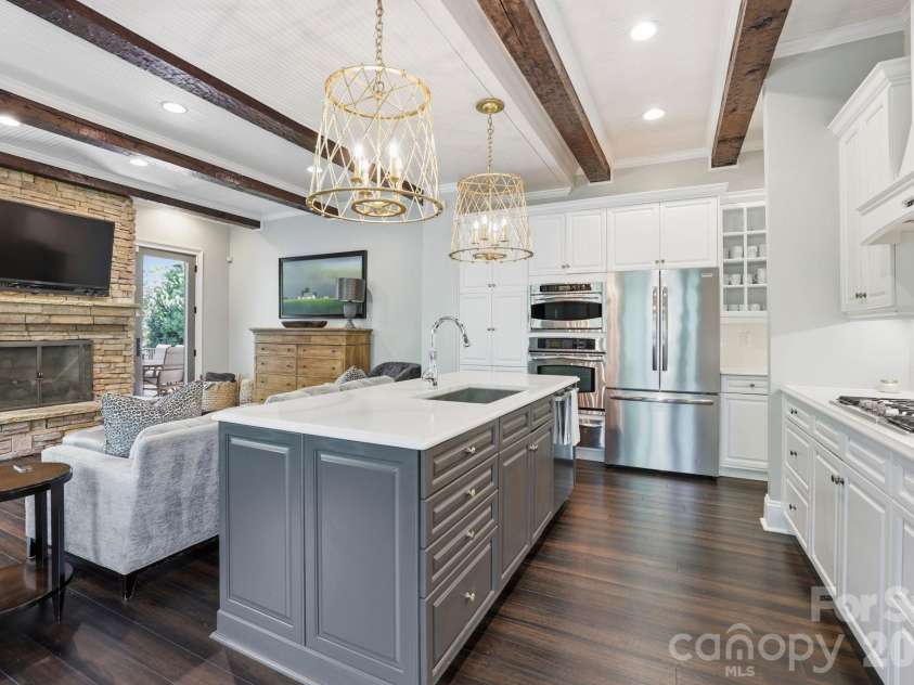 1909 Maryland Avenue, Charlotte, NC 28209.  MLS# CAR4382201, YatesRealty ID 22033. 