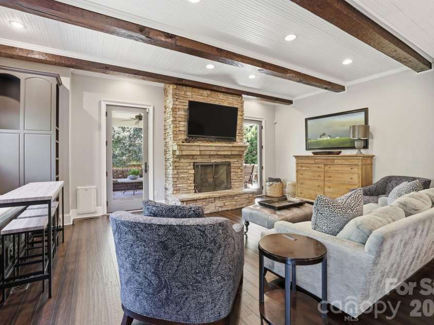 1909 Maryland Avenue, Charlotte, NC 28209.  MLS# CAR4382201, YatesRealty ID 22033. 