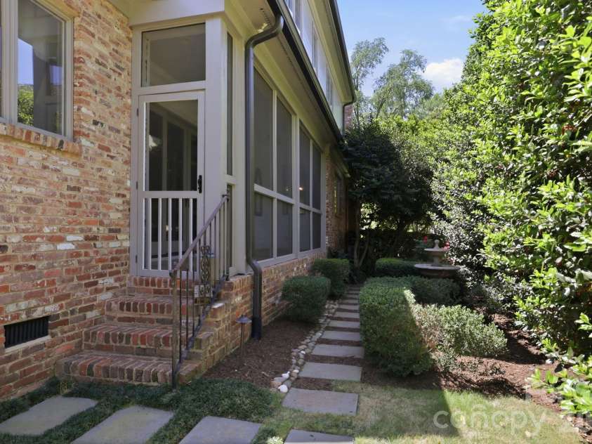 1909 Maryland Avenue, Charlotte, NC 28209.  MLS# CAR4382201, YatesRealty ID 22033. 