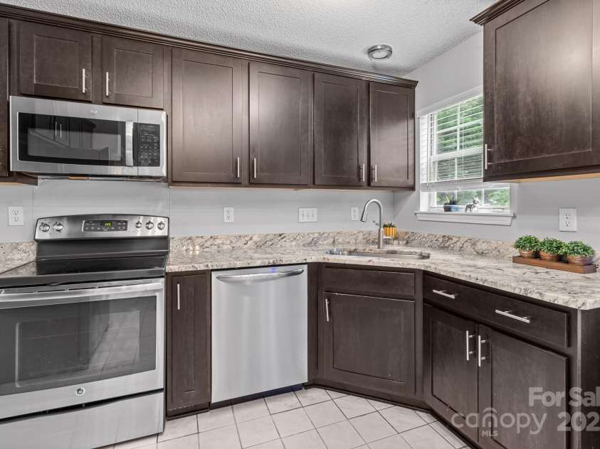 8906 Pickering Grove Lane, Charlotte, NC 28216.  MLS# CAR4291969, YatesRealty ID 22035. 