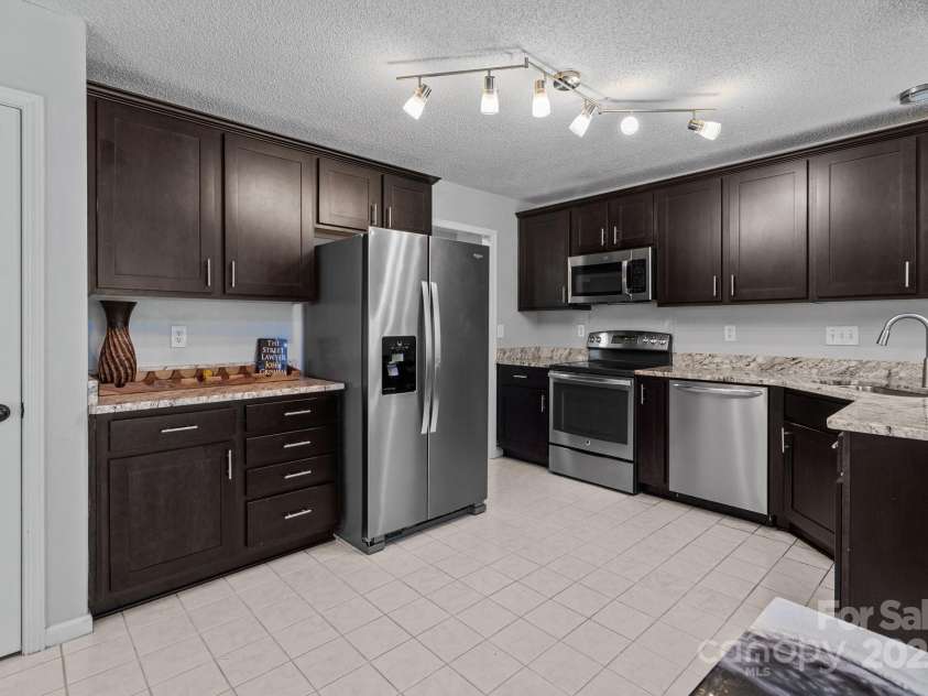 8906 Pickering Grove Lane, Charlotte, NC 28216.  MLS# CAR4291969, YatesRealty ID 22035. 