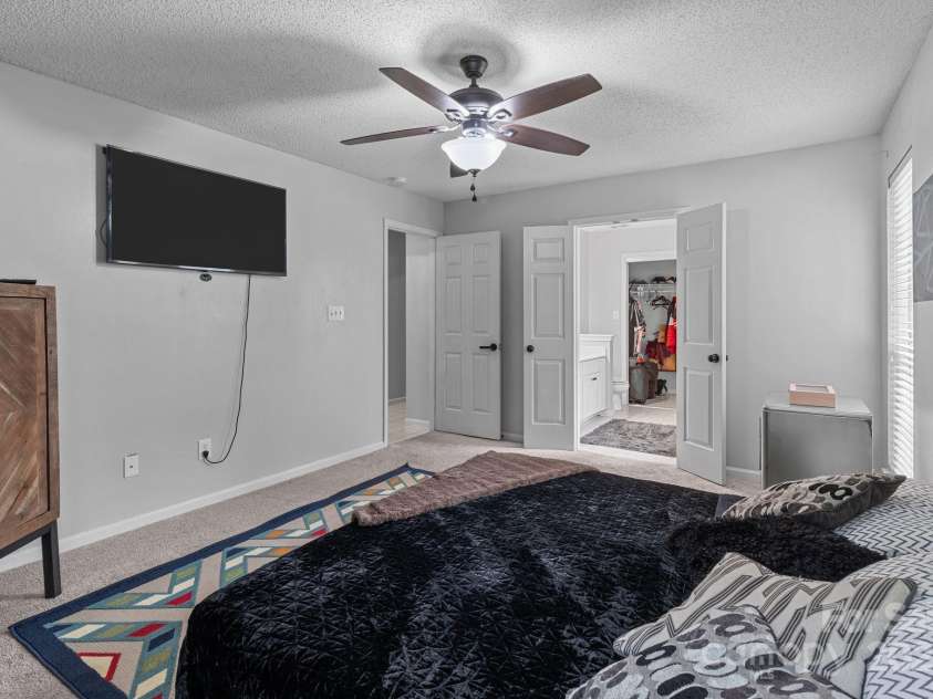 8906 Pickering Grove Lane, Charlotte, NC 28216.  MLS# CAR4291969, YatesRealty ID 22035. 