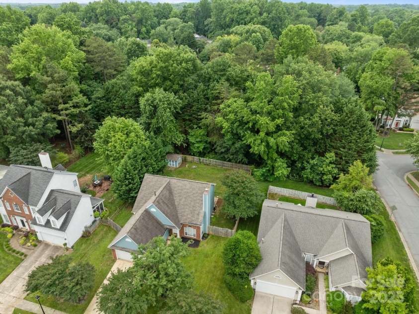 8906 Pickering Grove Lane, Charlotte, NC 28216.  MLS# CAR4291969, YatesRealty ID 22035. 