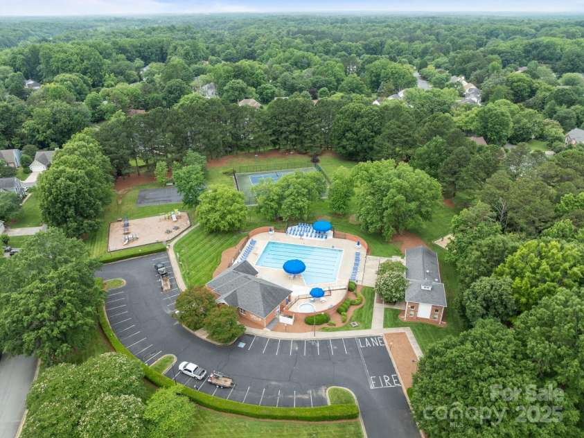 8906 Pickering Grove Lane, Charlotte, NC 28216.  MLS# CAR4291969, YatesRealty ID 22035. 