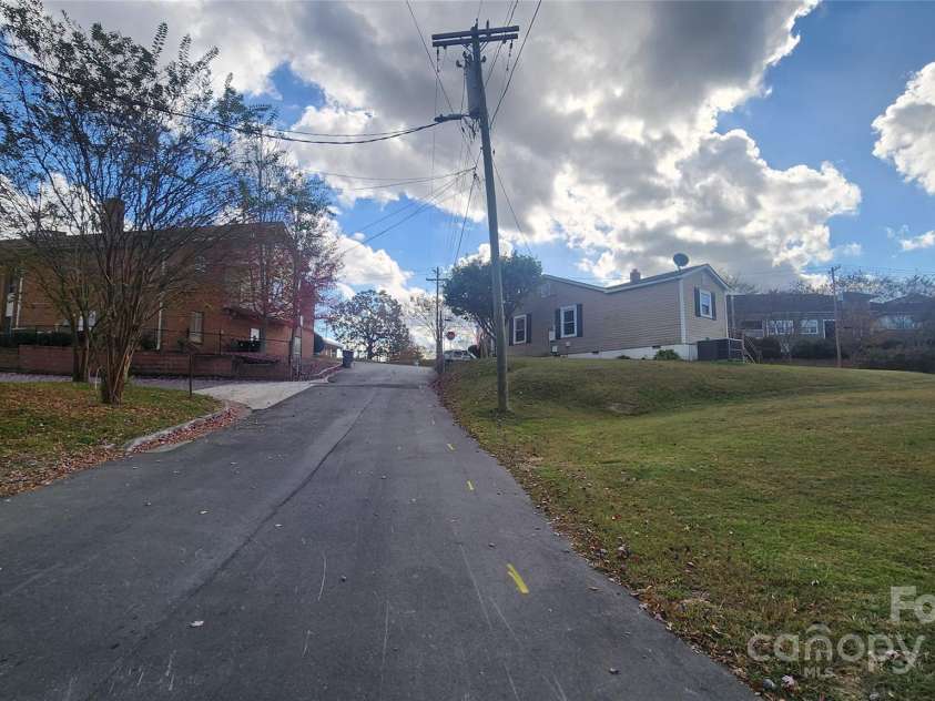 210 Mahan Street, Concord, NC 28025.  MLS# CAR4263040, YatesRealty ID 22037. 