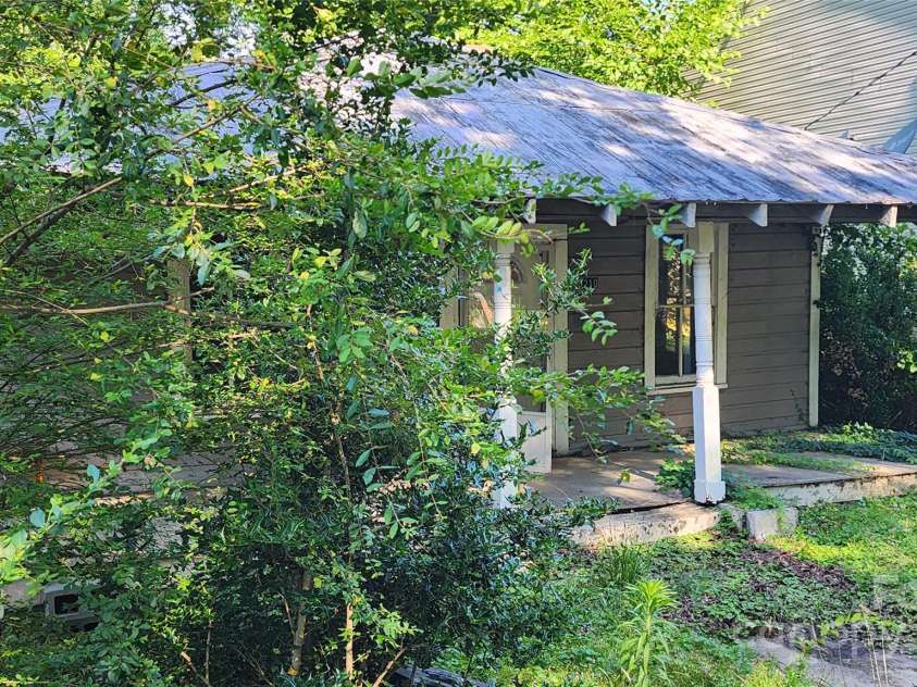 210 Mahan Street, Concord, NC 28025.  MLS# CAR4263040, YatesRealty ID 22037. 