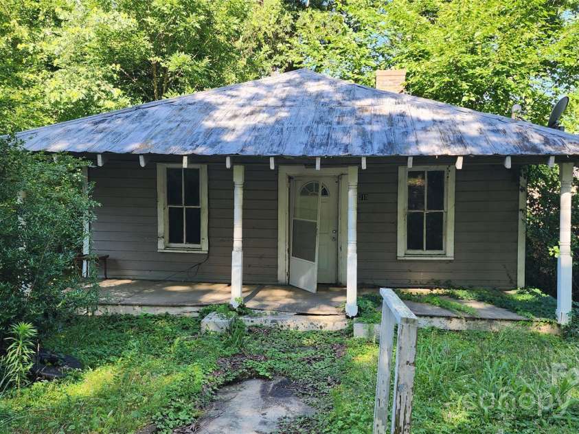 210 Mahan Street, Concord, NC 28025.  MLS# CAR4263040, YatesRealty ID 22037. 