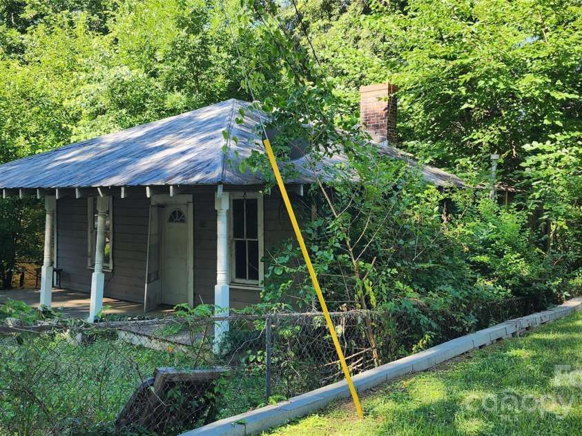 210 Mahan Street, Concord, NC 28025.  MLS# CAR4263040, YatesRealty ID 22037. 