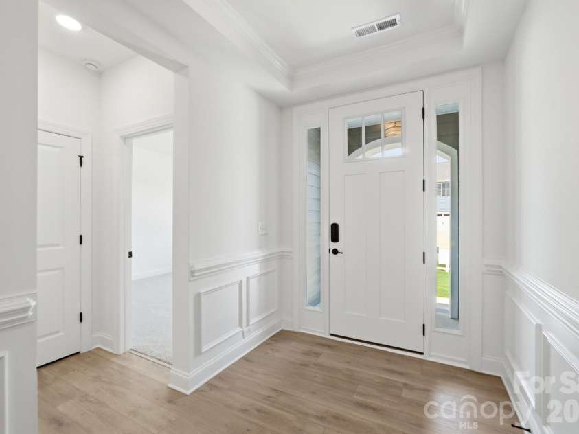 722 Clovis Street, Rock Hill, SC 29730.  MLS# CAR4375273, YatesRealty ID 22037. Entryway
