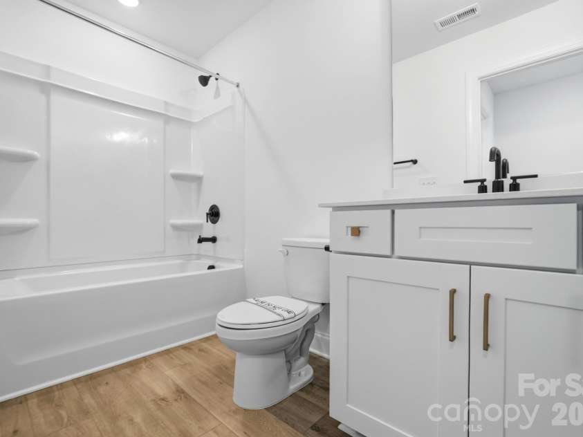 722 Clovis Street, Rock Hill, SC 29730.  MLS# CAR4375273, YatesRealty ID 22037. Upper level bathroom