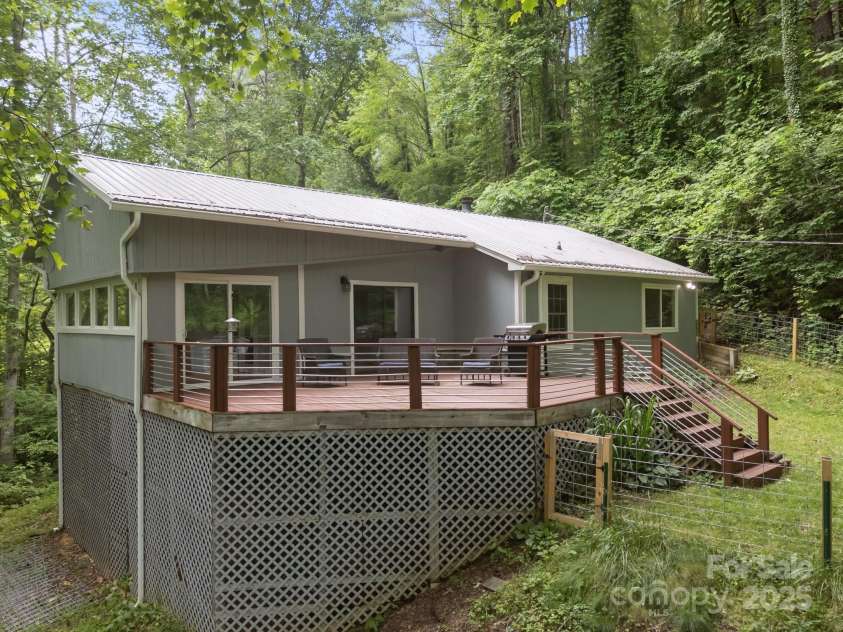 193 Timberside Drive, Mars Hill, NC 28754.  MLS# CAR4272349, YatesRealty ID 22039. 