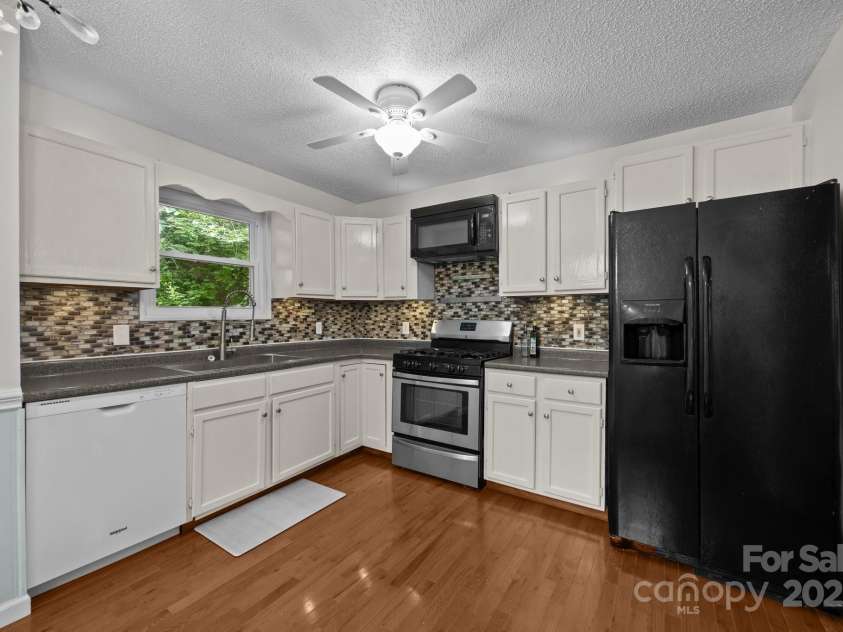 193 Timberside Drive, Mars Hill, NC 28754.  MLS# CAR4272349, YatesRealty ID 22039. 