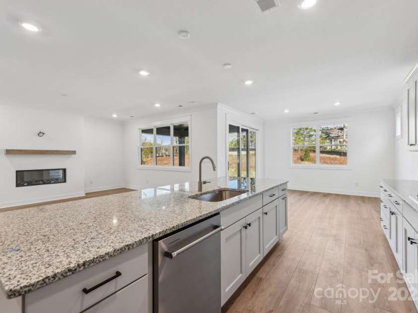 148 Windy Dell Drive, Tega Cay, SC 29708.  MLS# CAR4204504, YatesRealty ID 2204. Kitchen
