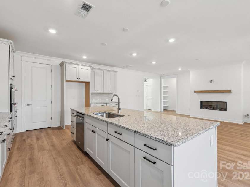 148 Windy Dell Drive, Tega Cay, SC 29708.  MLS# CAR4204504, YatesRealty ID 2204. Kitchen