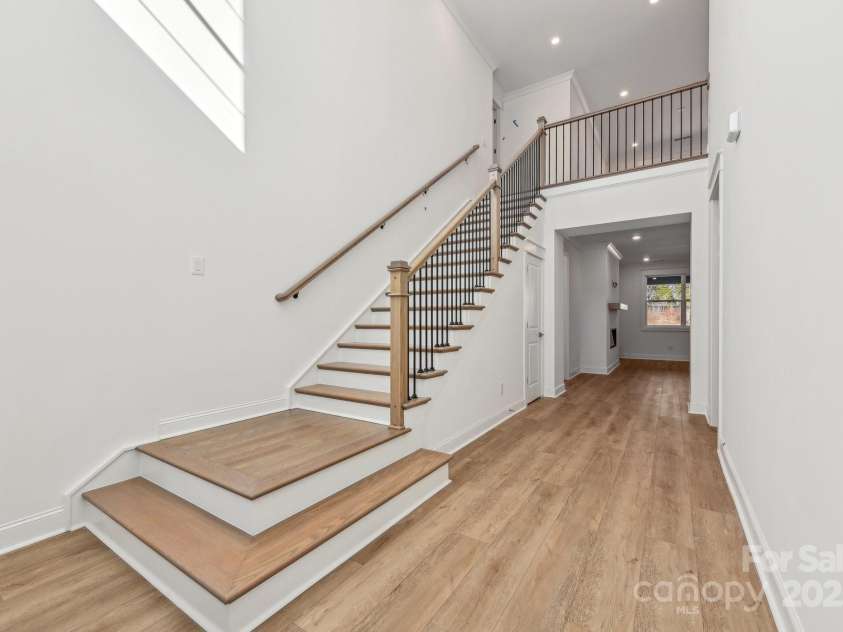 148 Windy Dell Drive, Tega Cay, SC 29708.  MLS# CAR4204504, YatesRealty ID 2204. Two Story Foyer