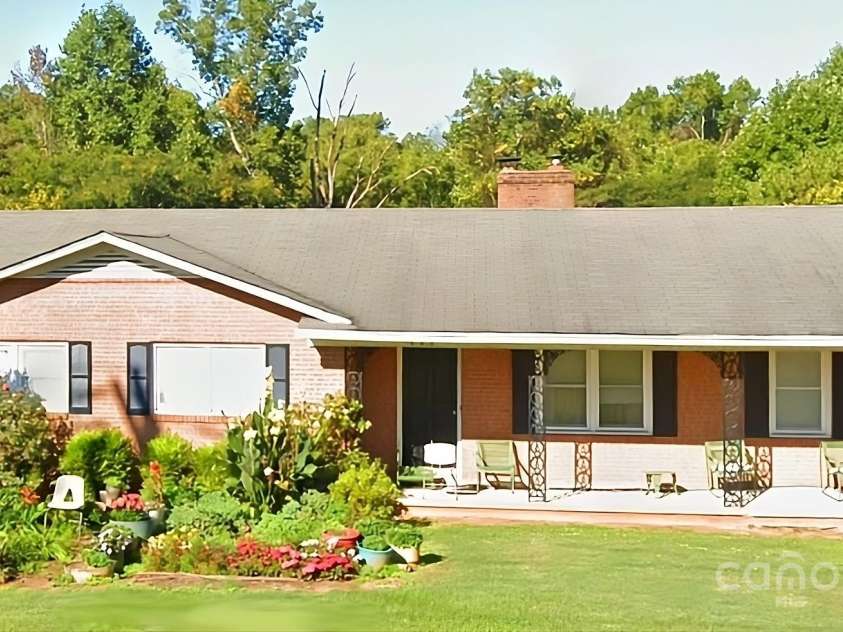 406 Caldwell Avenue, Newton, NC 28658.  MLS# CAR4248372, YatesRealty ID 2204. 