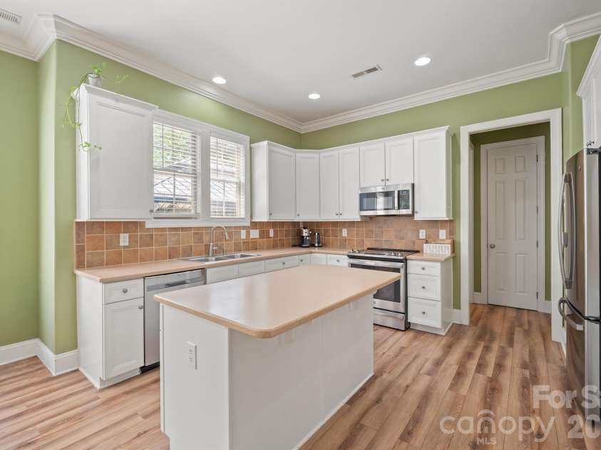 4109 Exbury Gardens Drive, Waxhaw, NC 28173.  MLS# CAR4382310, YatesRealty ID 22041. 