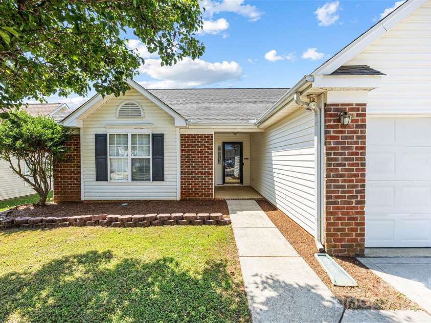 4697 Madeline Drive, Rock Hill, SC 29732.  MLS# CAR4272547, YatesRealty ID 22041. 