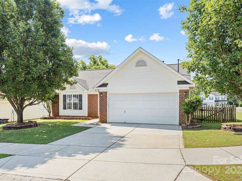 4697 Madeline Drive, Rock Hill, SC 29732.  MLS# CAR4272547, YatesRealty ID 22041. 