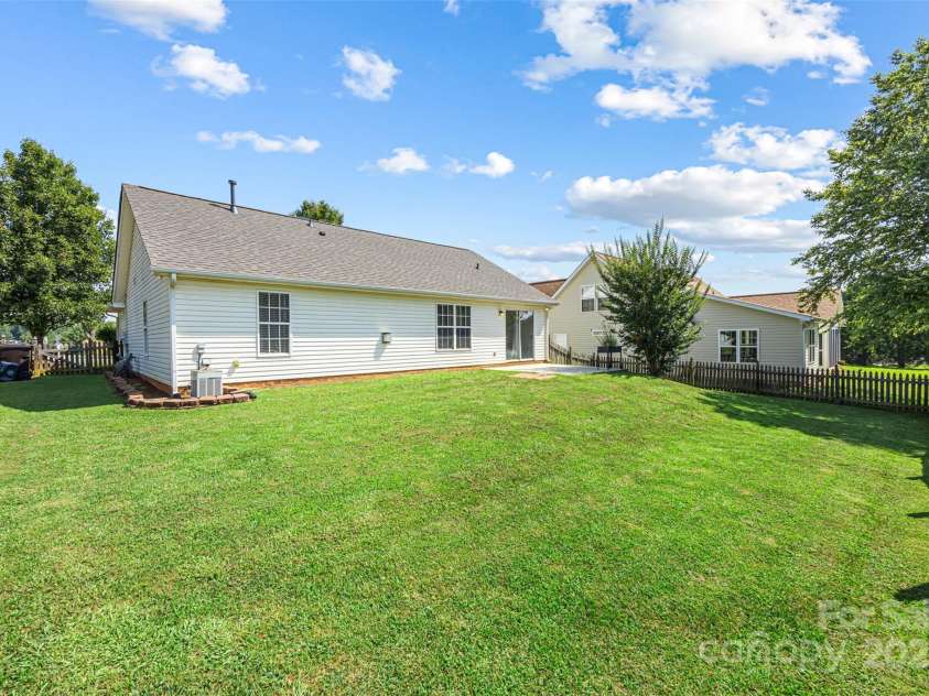 4697 Madeline Drive, Rock Hill, SC 29732.  MLS# CAR4272547, YatesRealty ID 22041. 