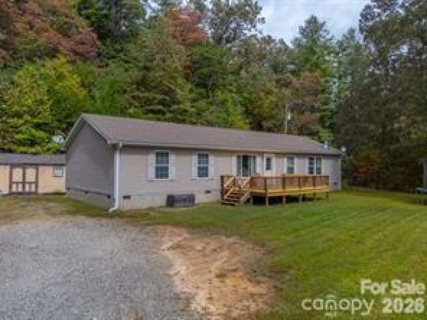 179 Fresh Water Ridge, Whittier, NC 28789.  MLS# CAR4382072, YatesRealty ID 22042. 