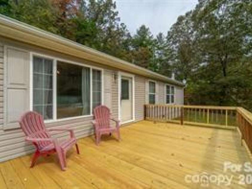 179 Fresh Water Ridge, Whittier, NC 28789.  MLS# CAR4382072, YatesRealty ID 22042. 