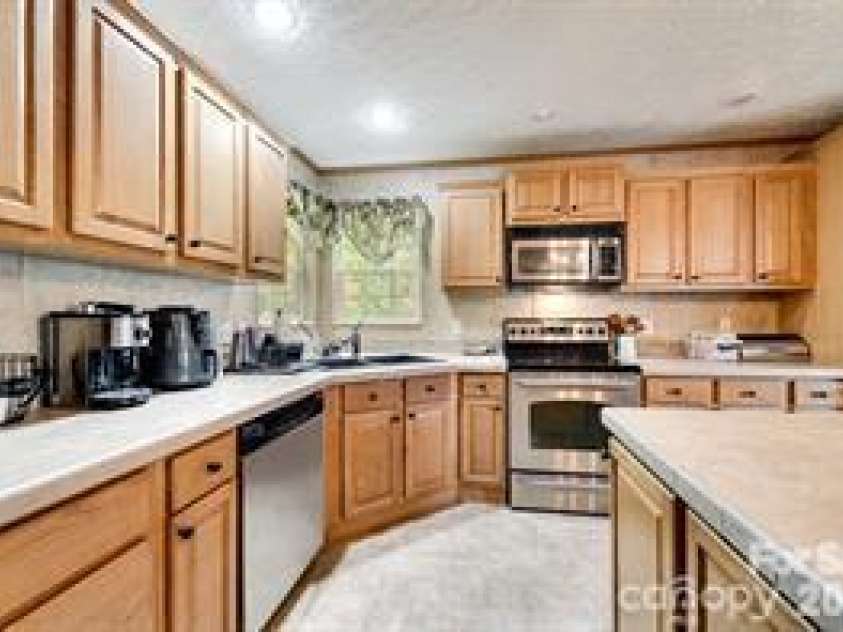 179 Fresh Water Ridge, Whittier, NC 28789.  MLS# CAR4382072, YatesRealty ID 22042. 