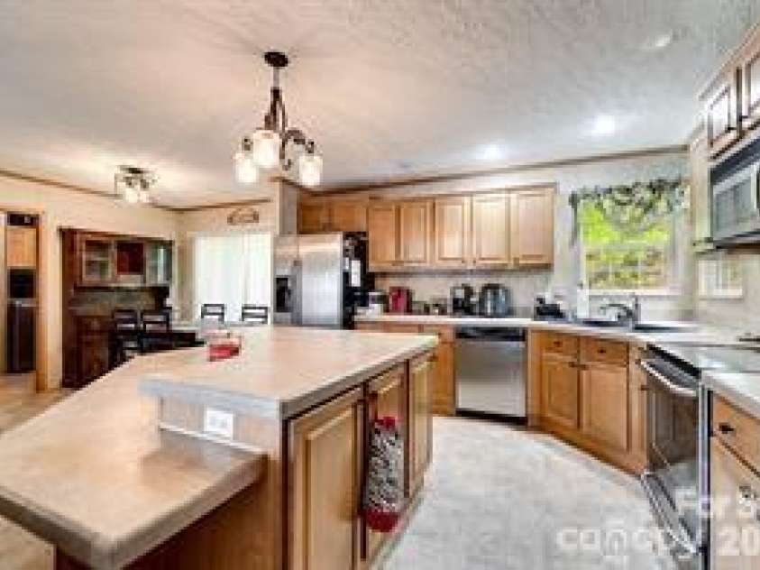 179 Fresh Water Ridge, Whittier, NC 28789.  MLS# CAR4382072, YatesRealty ID 22042. 