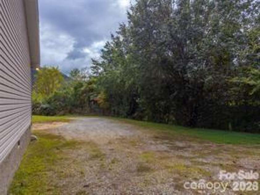 179 Fresh Water Ridge, Whittier, NC 28789.  MLS# CAR4382072, YatesRealty ID 22042. 
