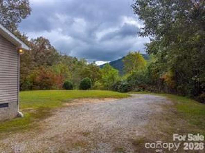179 Fresh Water Ridge, Whittier, NC 28789.  MLS# CAR4382072, YatesRealty ID 22042. 
