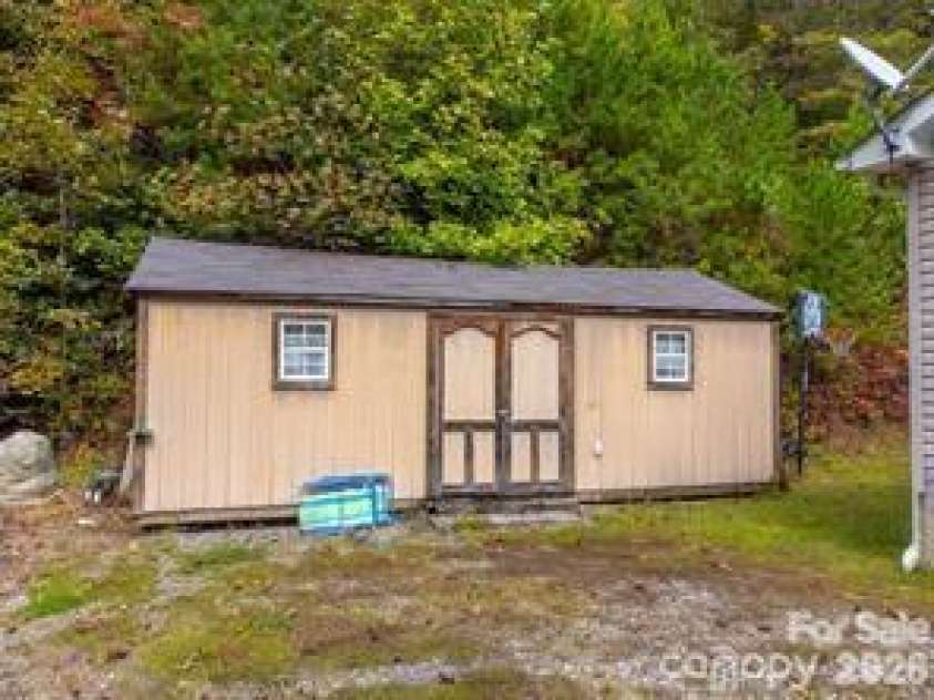 179 Fresh Water Ridge, Whittier, NC 28789.  MLS# CAR4382072, YatesRealty ID 22042. 