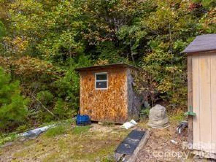 179 Fresh Water Ridge, Whittier, NC 28789.  MLS# CAR4382072, YatesRealty ID 22042. 