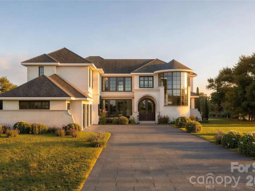 504 Bear Paw Drive, Waxhaw, NC 28173.  MLS# CAR4376310, YatesRealty ID 22043. 