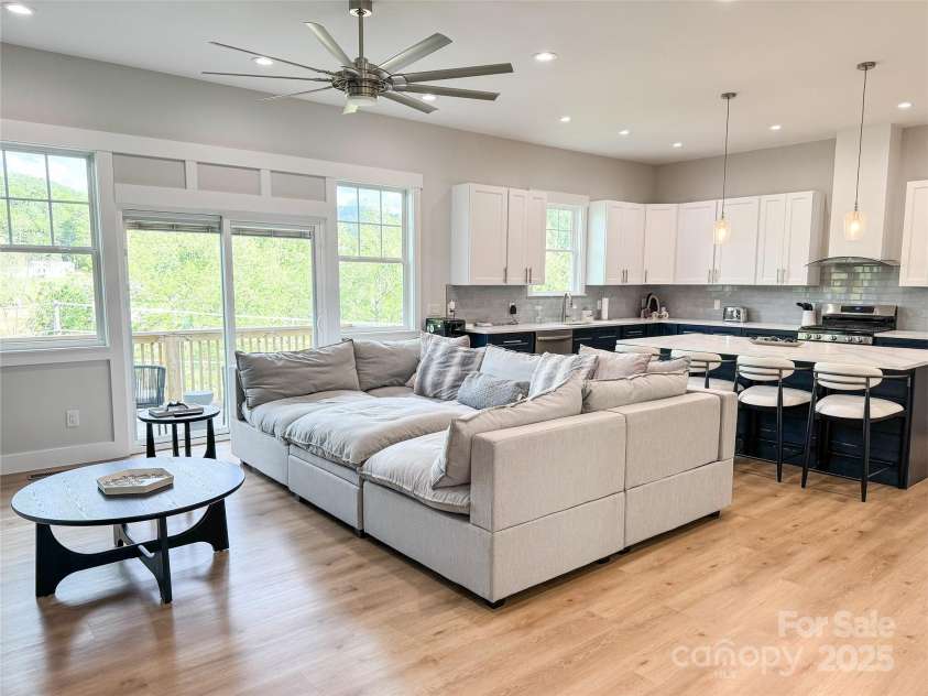 154 Amblers Knoll Road, Weaverville, NC 28787.  MLS# CAR4296744, YatesRealty ID 22044. 