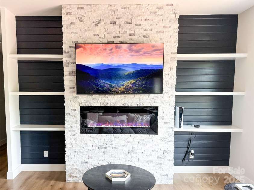 154 Amblers Knoll Road, Weaverville, NC 28787.  MLS# CAR4296744, YatesRealty ID 22044. 