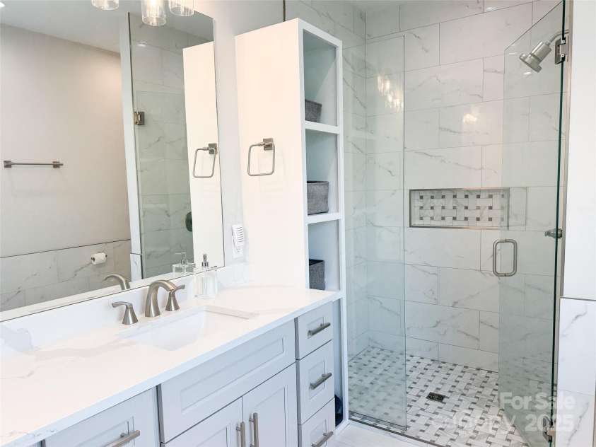 154 Amblers Knoll Road, Weaverville, NC 28787.  MLS# CAR4296744, YatesRealty ID 22044. 