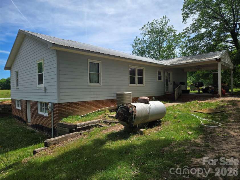 1127 Mountain Street, Blacksburg, SC 29702.  MLS# CAR4381881, YatesRealty ID 22045. 