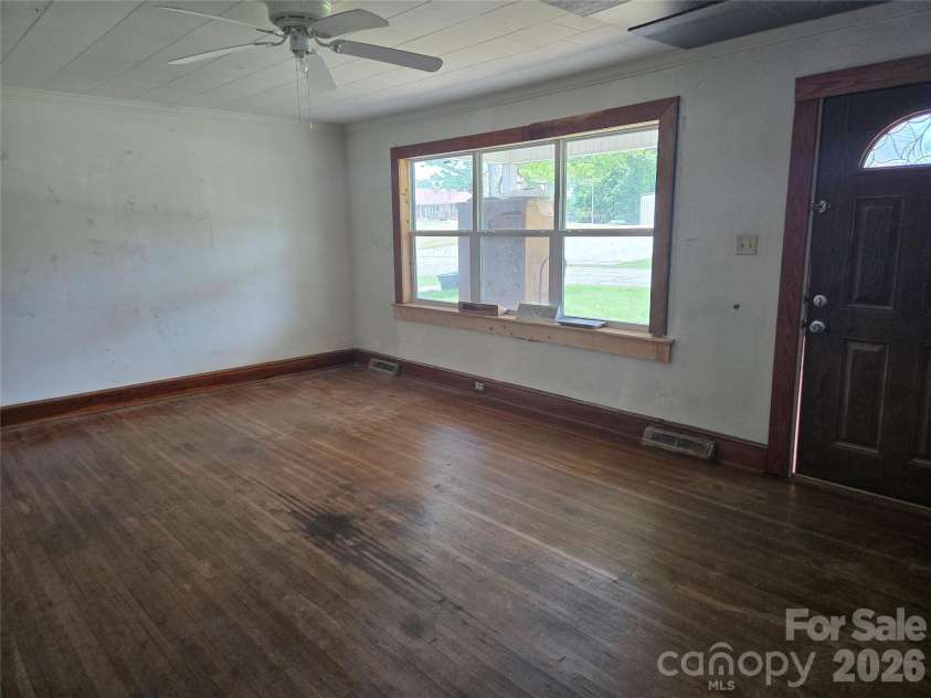 1127 Mountain Street, Blacksburg, SC 29702.  MLS# CAR4381881, YatesRealty ID 22045. 