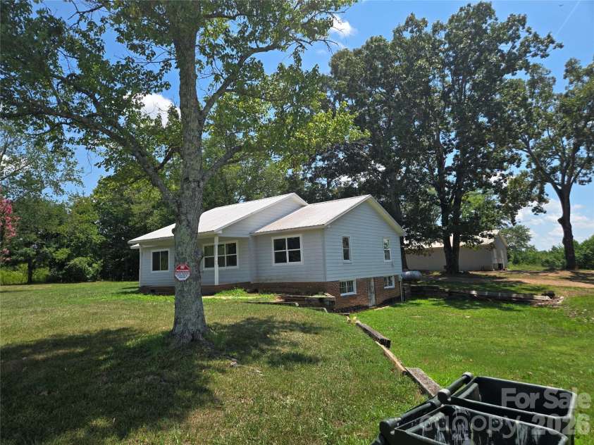 1127 Mountain Street, Blacksburg, SC 29702.  MLS# CAR4381881, YatesRealty ID 22045. 