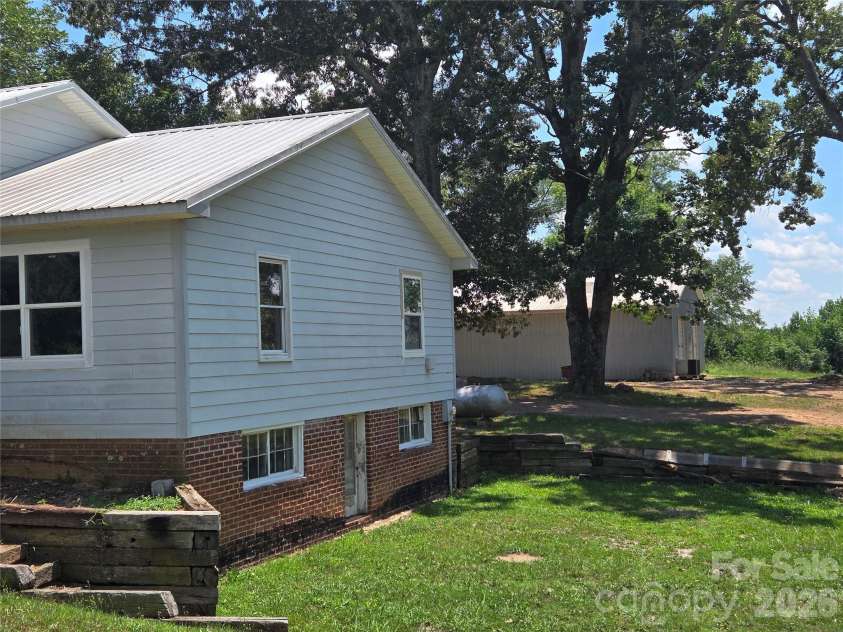 1127 Mountain Street, Blacksburg, SC 29702.  MLS# CAR4381881, YatesRealty ID 22045. 