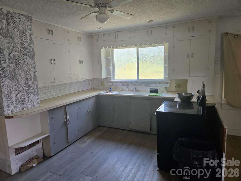 1127 Mountain Street, Blacksburg, SC 29702.  MLS# CAR4381881, YatesRealty ID 22045. 