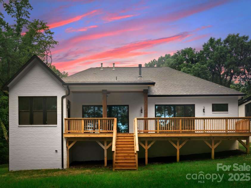 1622 Burtonwood Circle, Charlotte, NC 28212.  MLS# CAR4272424, YatesRealty ID 22045. 