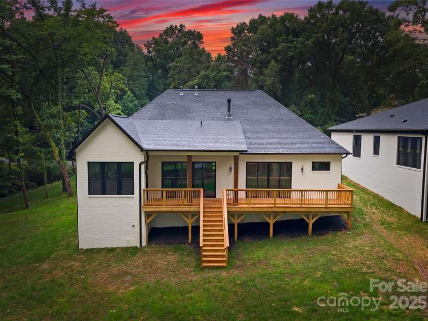 1622 Burtonwood Circle, Charlotte, NC 28212.  MLS# CAR4272424, YatesRealty ID 22045. 