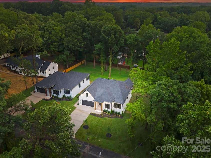 1622 Burtonwood Circle, Charlotte, NC 28212.  MLS# CAR4272424, YatesRealty ID 22045. 