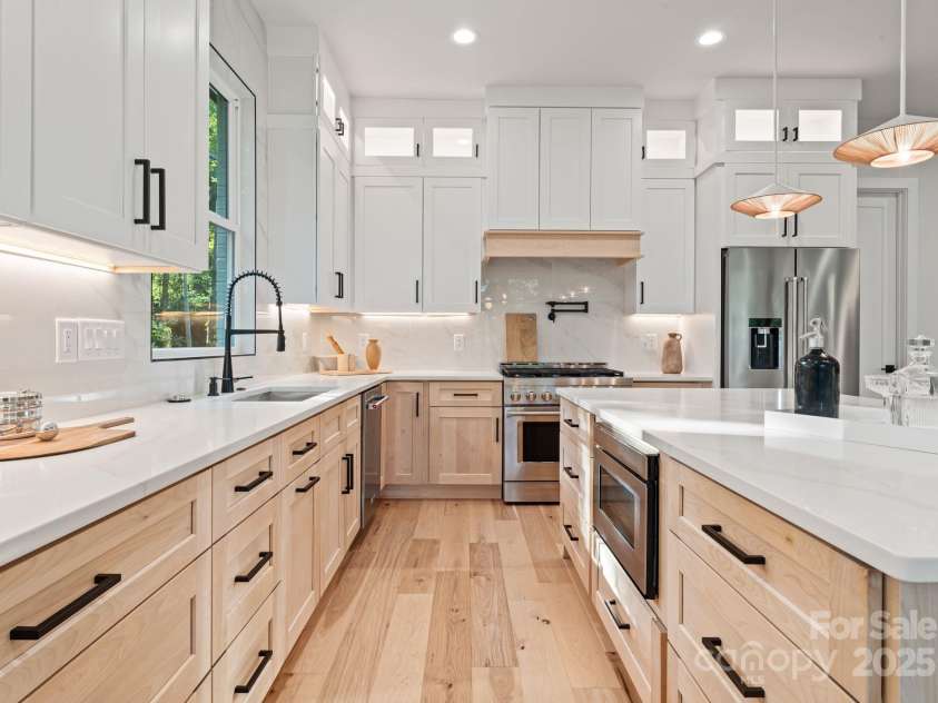 1622 Burtonwood Circle, Charlotte, NC 28212.  MLS# CAR4272424, YatesRealty ID 22045. 