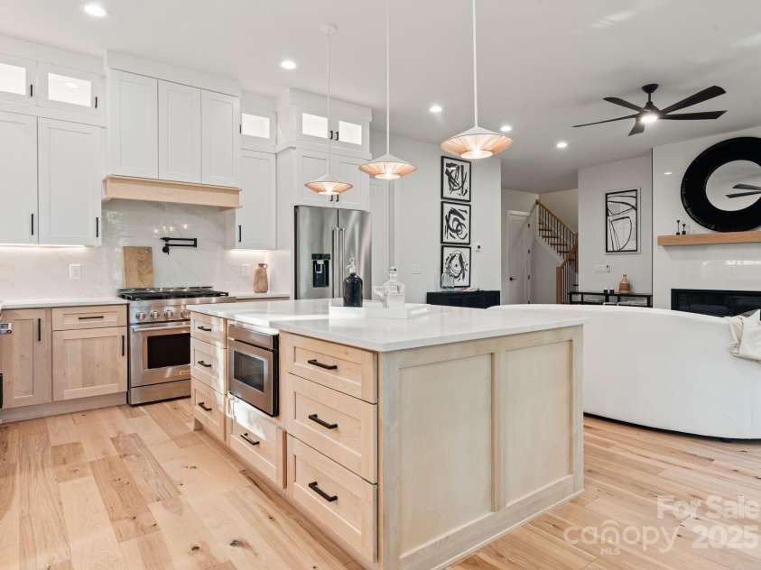 1622 Burtonwood Circle, Charlotte, NC 28212.  MLS# CAR4272424, YatesRealty ID 22045. 
