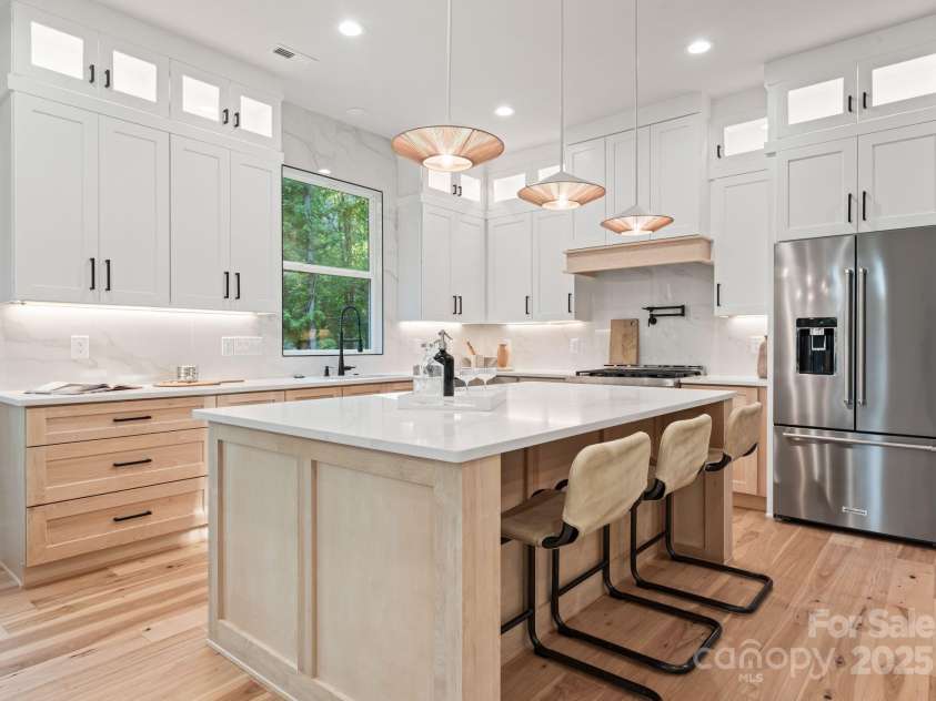 1622 Burtonwood Circle, Charlotte, NC 28212.  MLS# CAR4272424, YatesRealty ID 22045. 