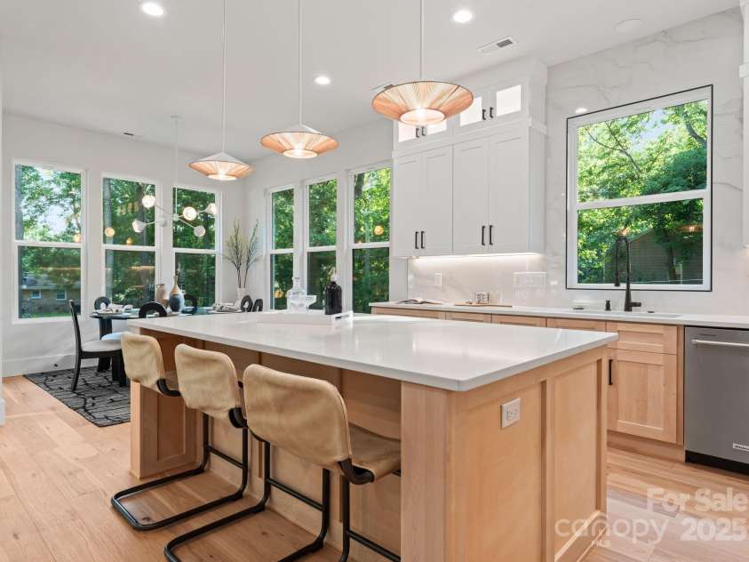 1622 Burtonwood Circle, Charlotte, NC 28212.  MLS# CAR4272424, YatesRealty ID 22045. 
